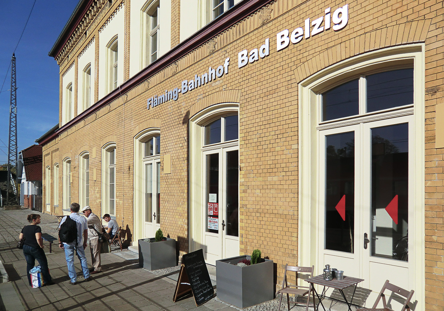 Warte- und Aufenthaltskomfort: Das direkt am Bahnsteig gelegene Bistro