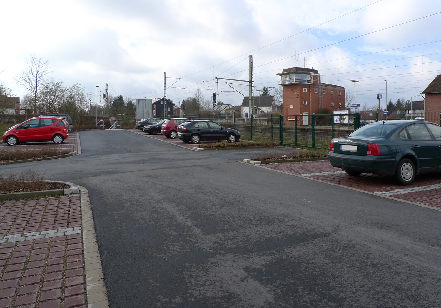 Park+Ride-Anlage und Fuß- und Radwegverbindung auf der Südseite