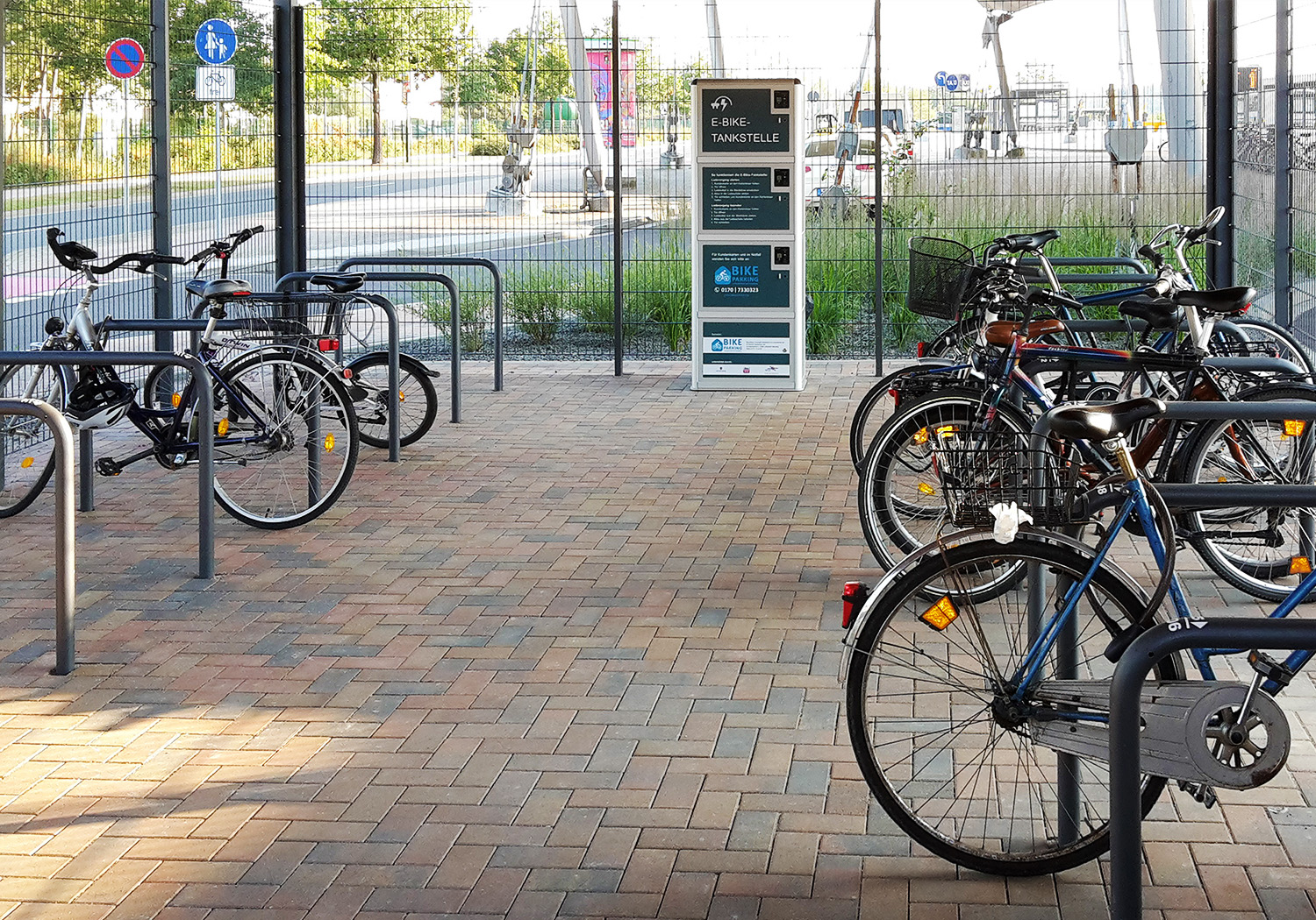 In der Sammelschließanlage befinden sich auch die Lademöglichkeiten für E-Bikes
