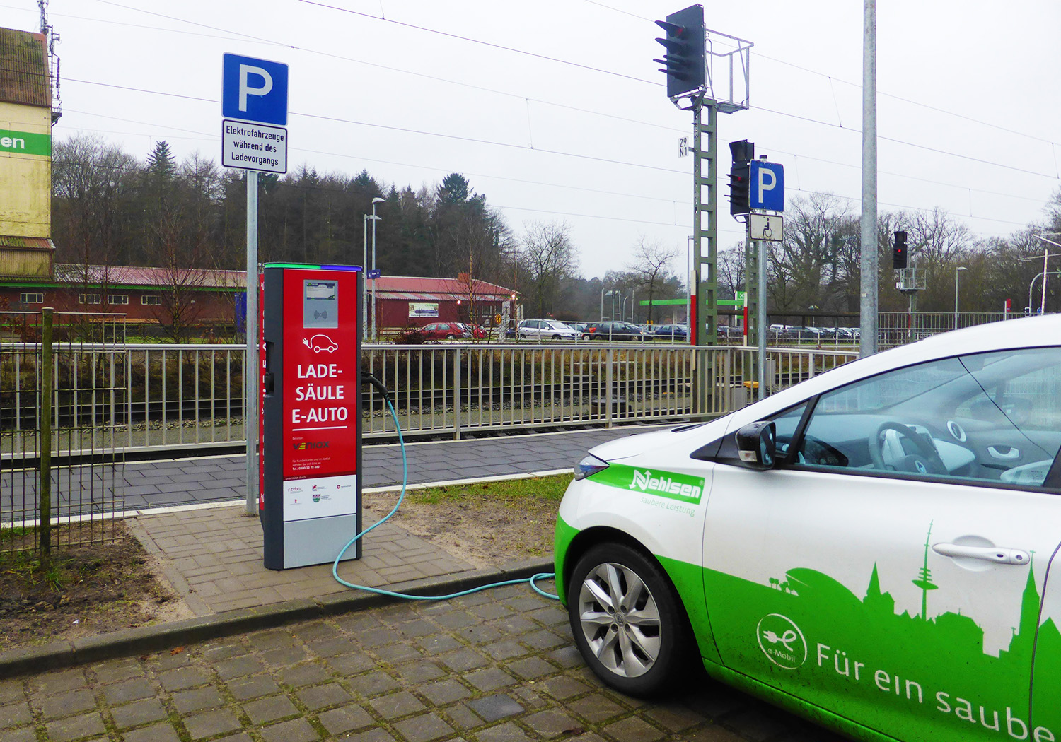 Im Landkreis Osterholz wurden auf Initiative des Stationsbüros mehrere Bahnhöfe mit Ladeinfrastruktur für PKW und E-Bikes ausgestattet